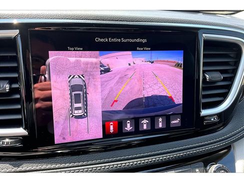 Certified 2023 Chrysler Pacifica Limited AWD/4WD image 30