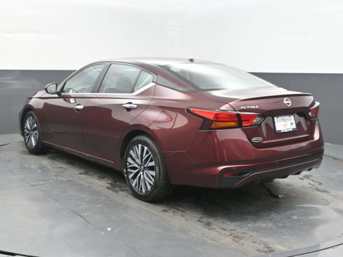 Used 2025 Nissan Altima 2.5 SV FWD image 8