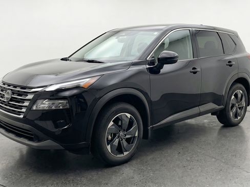Used 2025 Nissan Rogue SV FWD image 3
