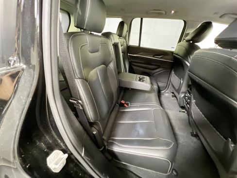 Used 2023 Jeep Grand Cherokee Limited image 23