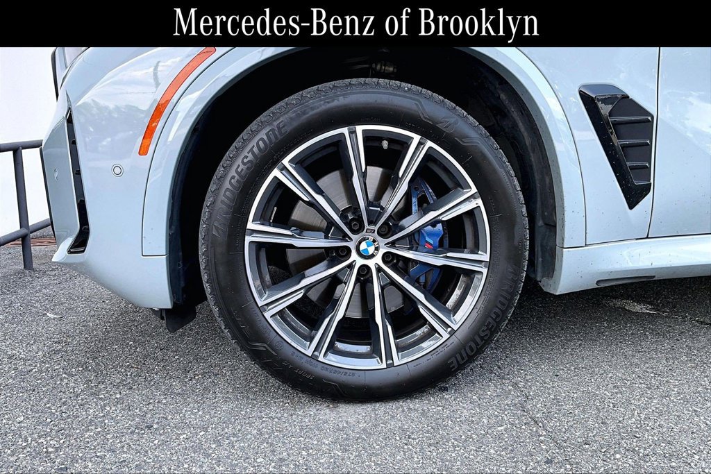 Used 2025 BMW X5 xDrive40i w/ M Sport Package AWD/4WD image 11