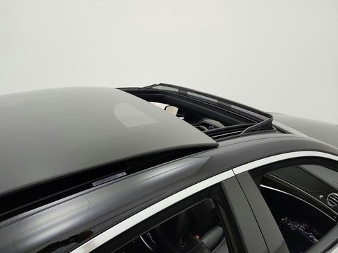 Used 2018 Mercedes-Benz S 560 Sedan image 17