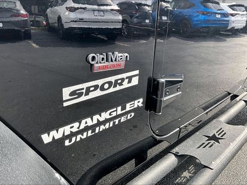 Used 2017 Jeep Wrangler Unlimited Sport w/ Quick Order Package 23S AWD/4WD image 8