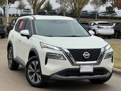 Certified 2021 Nissan Rogue SV image 2
