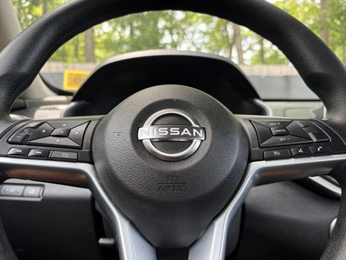Used 2025 Nissan Altima 2.5 SV FWD image 28