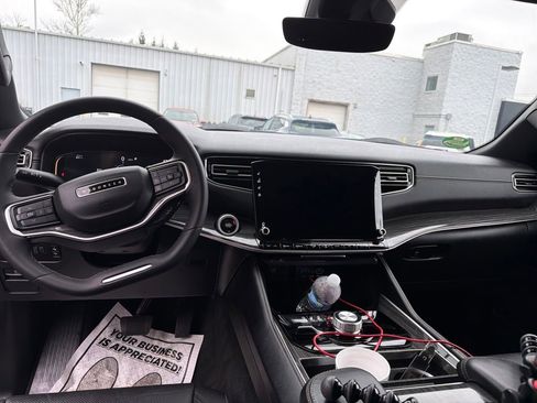 Used 2022 Jeep Wagoneer Series II image 14