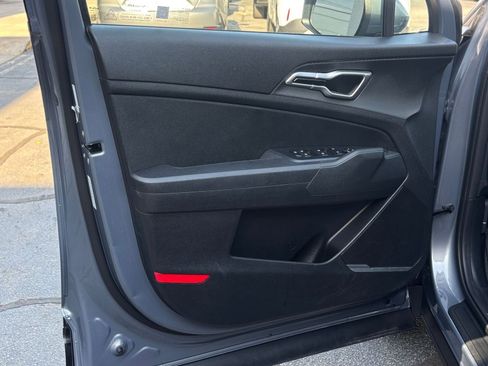 Used 2025 Kia Sportage LX image 18