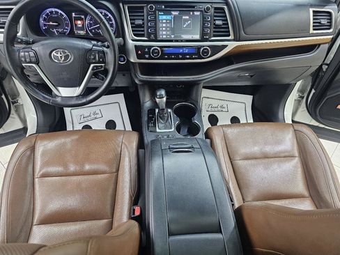 Used 2019 Toyota Highlander Limited Platinum FWD image 31