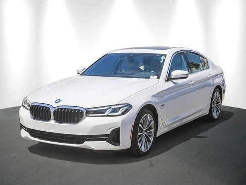 Certified 2023 BMW 530e w/ Convenience Package RWD image 3