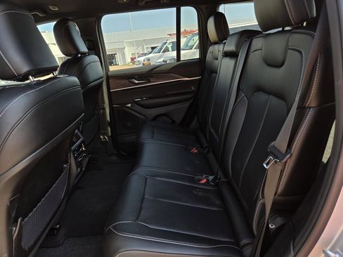 Used 2025 Jeep Grand Cherokee Limited w/ Black Appearance Package RWD image 22