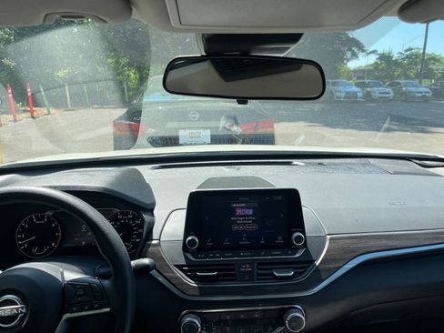 Used 2025 Nissan Altima 2.5 SV FWD image 33