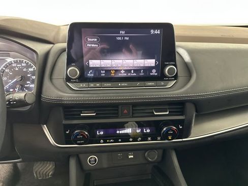 Used 2023 Nissan Rogue SV w/ SV Premium B Package image 21