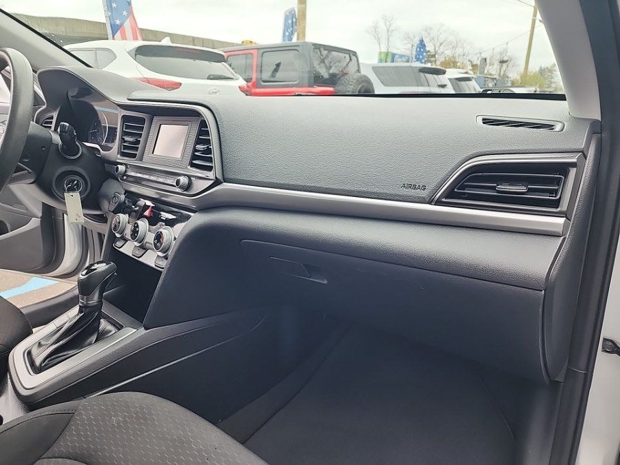 Used 2019 Hyundai Elantra SE w/ Cargo Package FWD image 40