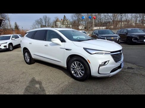 Certified 2024 Buick Enclave Essence AWD/4WD image 2