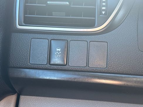 Used 2017 Toyota Camry LE image 29