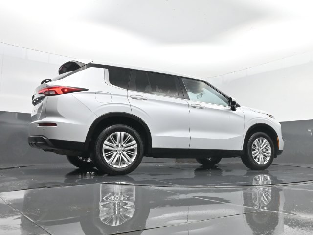 Used 2024 Mitsubishi Outlander ES AWD/4WD image 28
