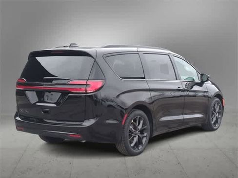 New 2026 Chrysler Pacifica Select w/ S Appearance Package image 8