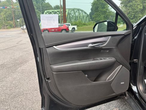 Used 2017 Cadillac XT5 Luxury w/ Driver Awareness Package AWD/4WD image 15