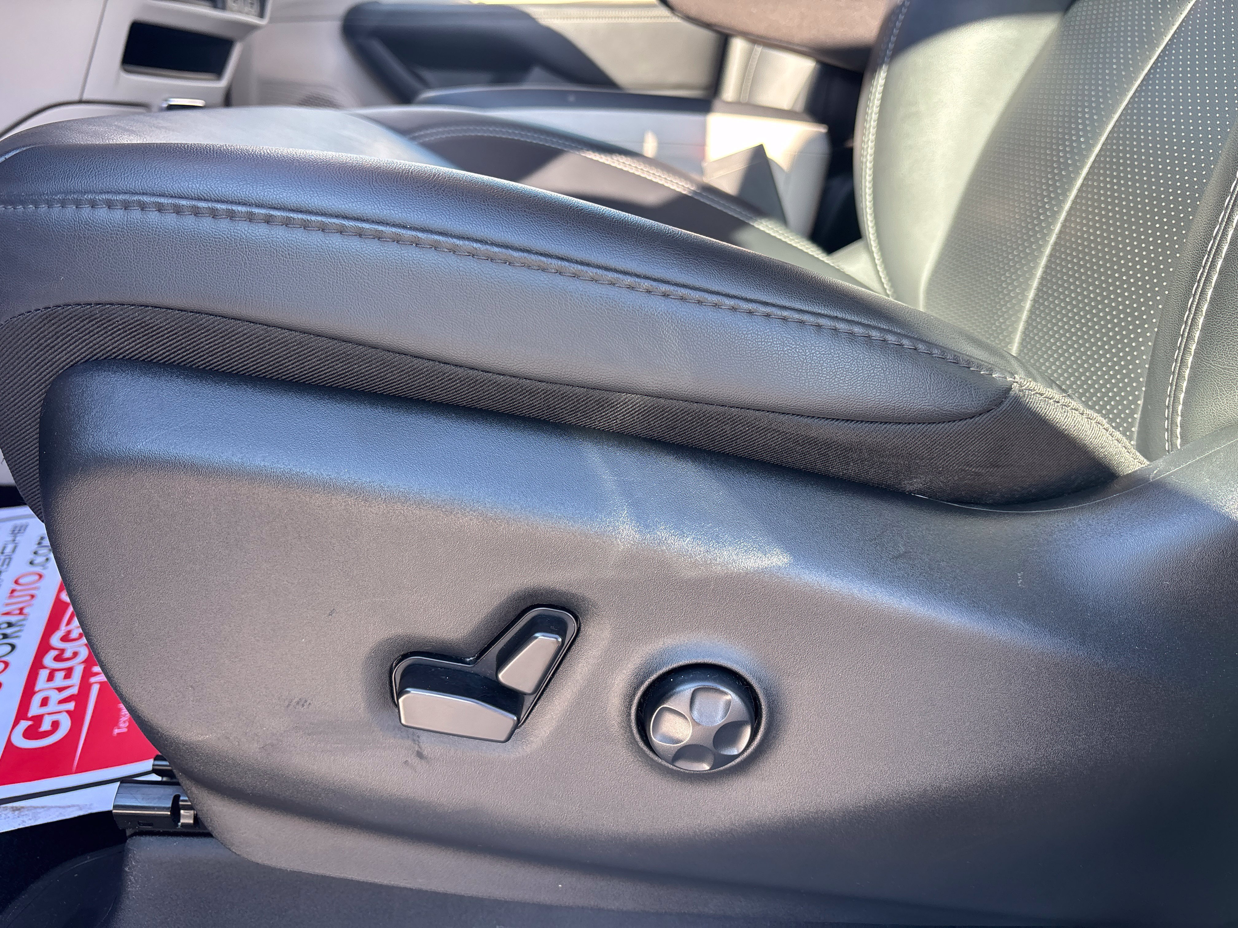 Used 2024 Chrysler Pacifica Touring-L FWD image 13