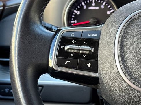 Used 2024 Kia Carnival LX image 36