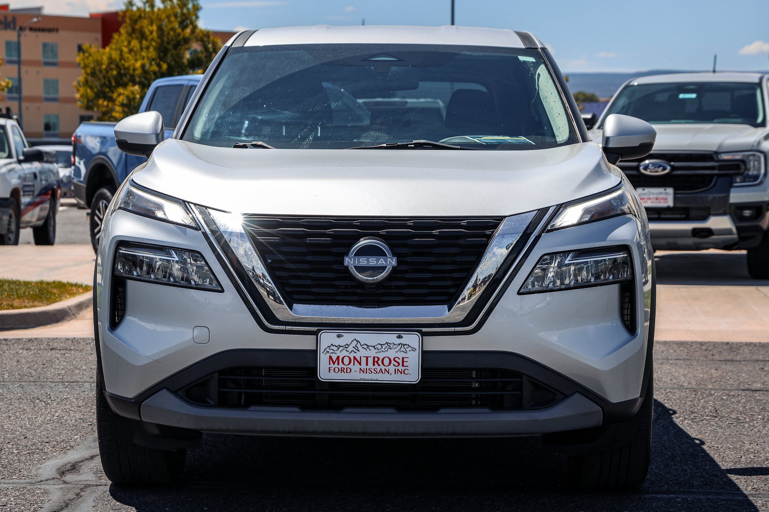 Used 2022 Nissan Rogue SV AWD/4WD image 2