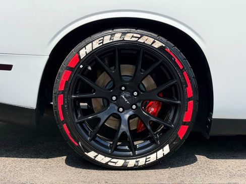 Used 2016 Dodge Challenger SRT Hellcat RWD image 11