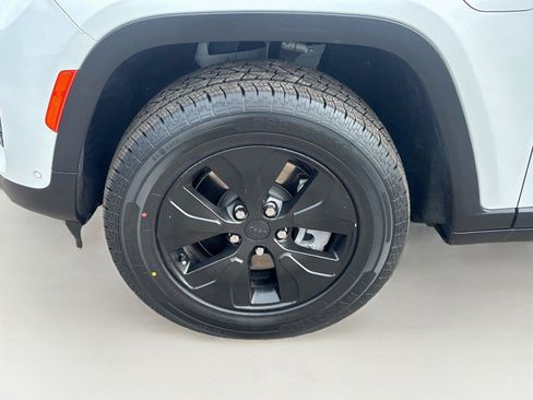 Used 2022 Jeep Grand Cherokee Limited 4xe w/ Luxury Tech Group II AWD/4WD image 33