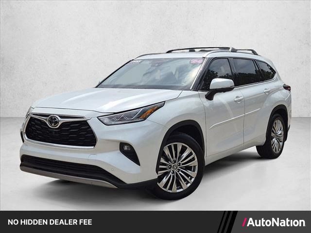Used 2024 Toyota Highlander Platinum AWD/4WD image 1