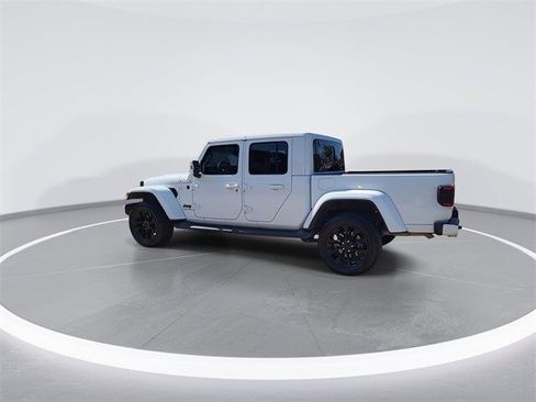 Used 2023 Jeep Gladiator Overland image 6
