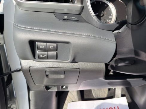 Used 2025 Toyota Highlander XLE AWD/4WD image 21