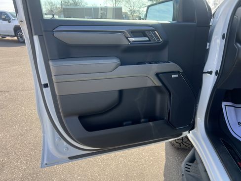 Used 2022 Chevrolet Silverado 1500 ZR2 w/ Technology Package image 17