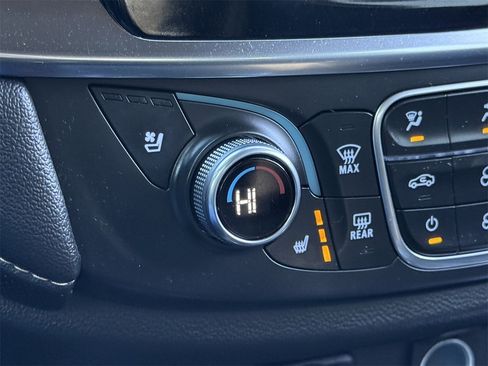 Used 2023 Chevrolet Traverse Premier image 21