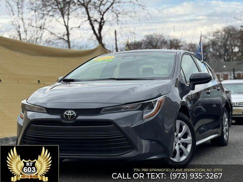 Used 2023 Toyota Corolla LE image 1