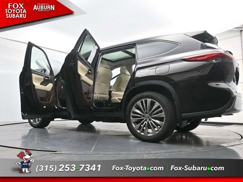 Used 2021 Toyota Highlander Platinum AWD/4WD image 35