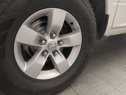 Used 2021 RAM 1500 Classic SLT AWD/4WD image 31