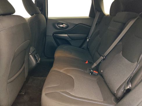 Used 2019 Jeep Cherokee Latitude w/ Popular Appearance Group AWD/4WD image 18