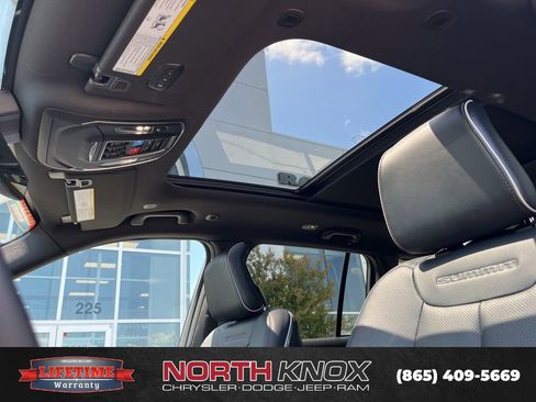 Used 2025 Jeep Grand Cherokee Summit AWD/4WD image 12