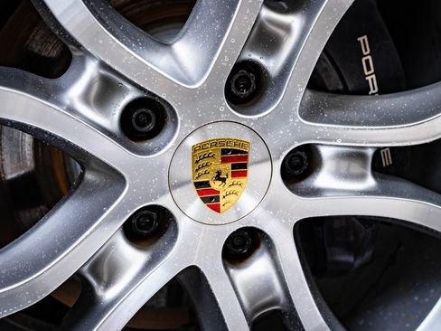 Used 2019 Porsche Cayenne image 18