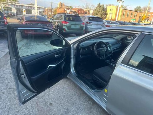 Used 2017 Toyota Camry LE FWD image 10