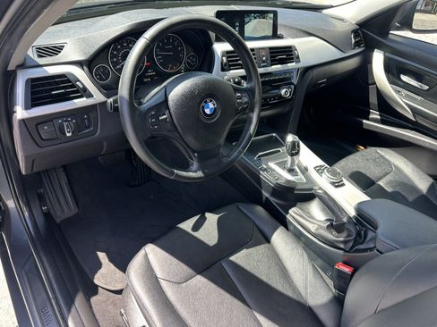 Used 2017 BMW 320i Sedan RWD image 19
