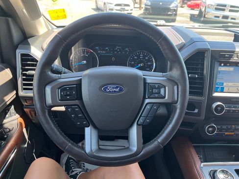 Used 2018 Ford Expedition XLT w/ Equipment Group 202A RWD image 17