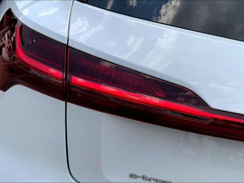 Used 2022 Audi e-tron Premium image 28