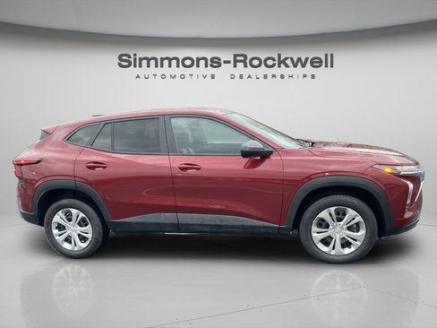 Used 2024 Chevrolet Trax LS w/ Driver Confidence Package image 4