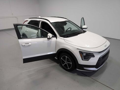 Used 2024 Kia Niro EX FWD image 16