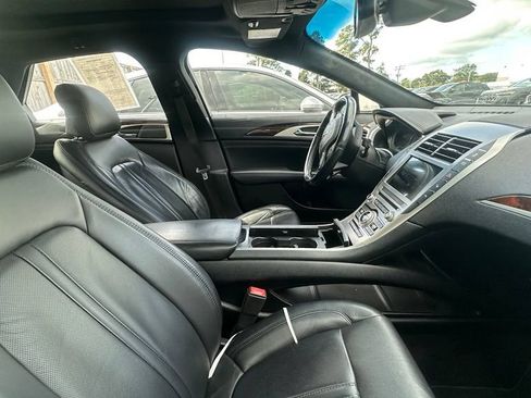 Used 2017 Lincoln MKZ Reserve w/ Technology Package FWD image 4