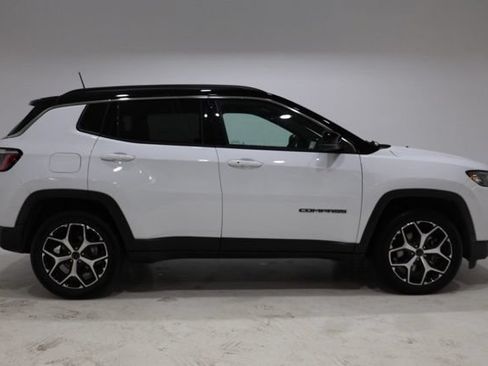Used 2025 Jeep Compass Limited AWD/4WD image 9