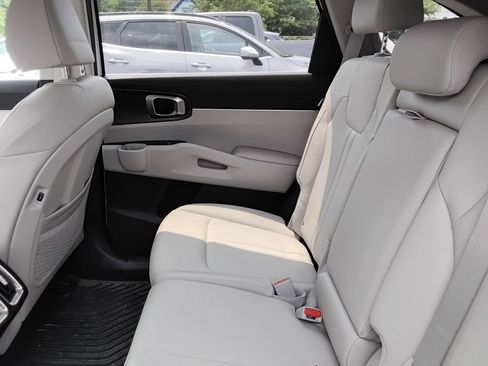 Used 2025 Kia Sorento S w/ Panoramic Sunroof Package FWD image 10