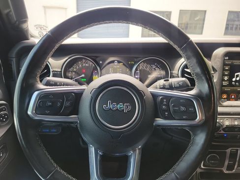 Used 2021 Jeep Wrangler Unlimited Sahara w/ Cold Weather Group AWD/4WD image 19