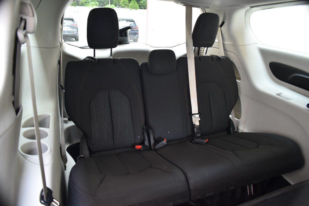 Used 2019 Chrysler Pacifica L FWD image 20