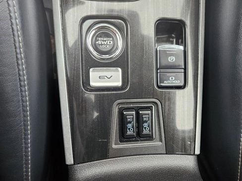 Used 2018 Mitsubishi Outlander GT image 28